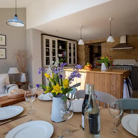 Gleneda Cottage - A Renovated, Traditional Cotswold Cottage Full Of Charm With Fireplace And Garden Bourton on the Hill Exterior photo