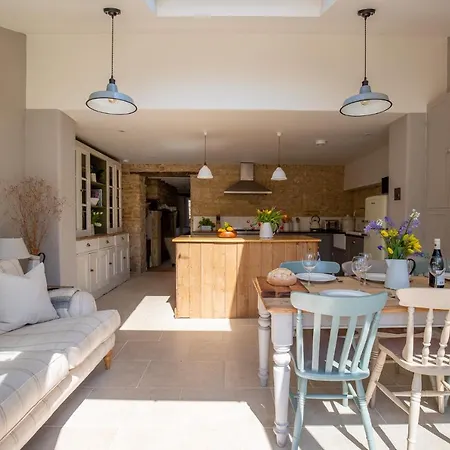 Gleneda Cottage - A Renovated, Traditional Cotswold Cottage Full Of Charm With Fireplace And Garden Bourton on the Hill Exterior photo