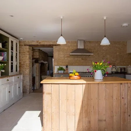 Gleneda Cottage - A Renovated, Traditional Cotswold Cottage Full Of Charm With Fireplace And Garden Bourton on the Hill Exterior photo