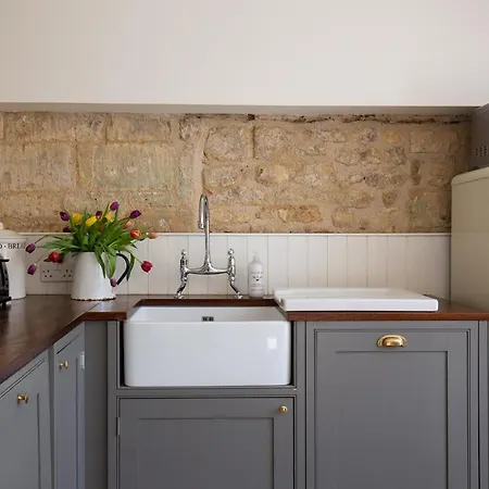 Gleneda Cottage - A Renovated, Traditional Cotswold Cottage Full Of Charm With Fireplace And Garden Bourton on the Hill Exterior photo