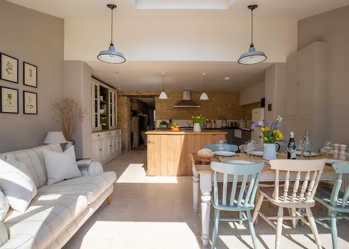 Gleneda Cottage - A Renovated, Traditional Cotswold Cottage Full Of Charm With Fireplace And Garden
