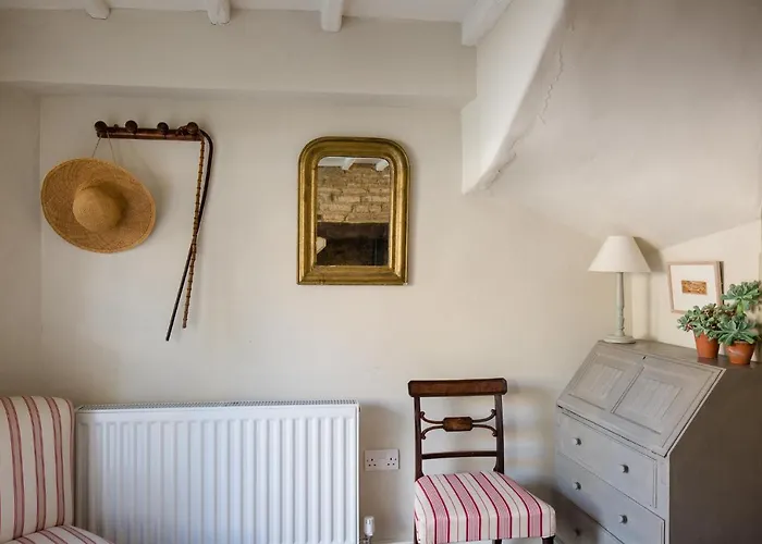 Gleneda Cottage - A Renovated, Traditional Cotswold Cottage Full Of Charm With Fireplace And Garden