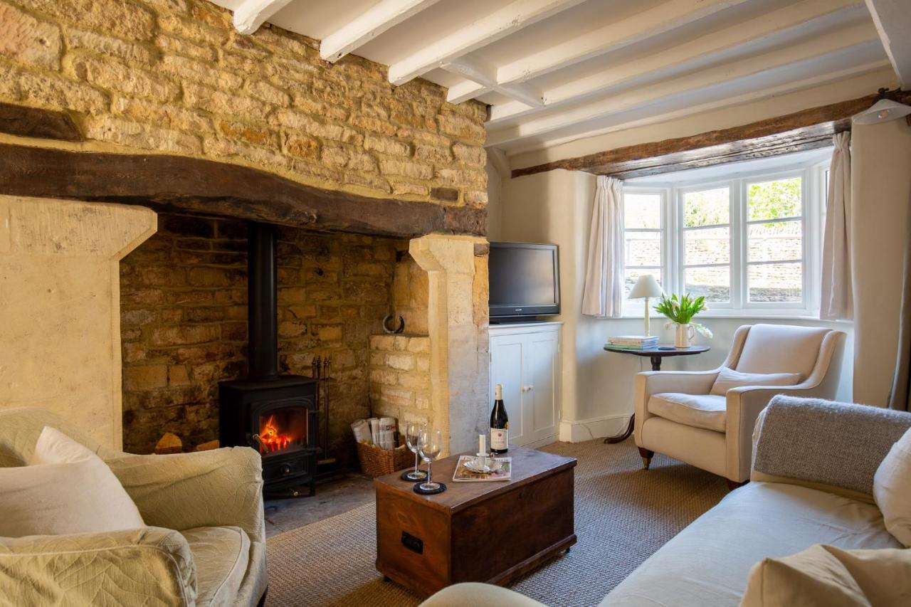 Gleneda - A Renovated, Traditional Cotswold Full Of Charm With Fireplace And Garden