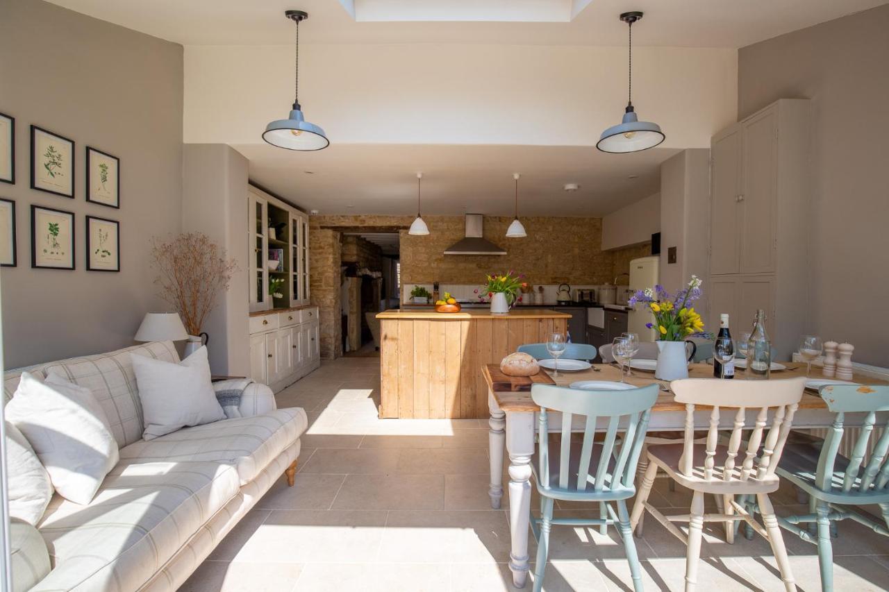 Gleneda - A Renovated, Traditional Cotswold Full Of Charm With Fireplace And Garden Holiday home Bourton on the Hill
