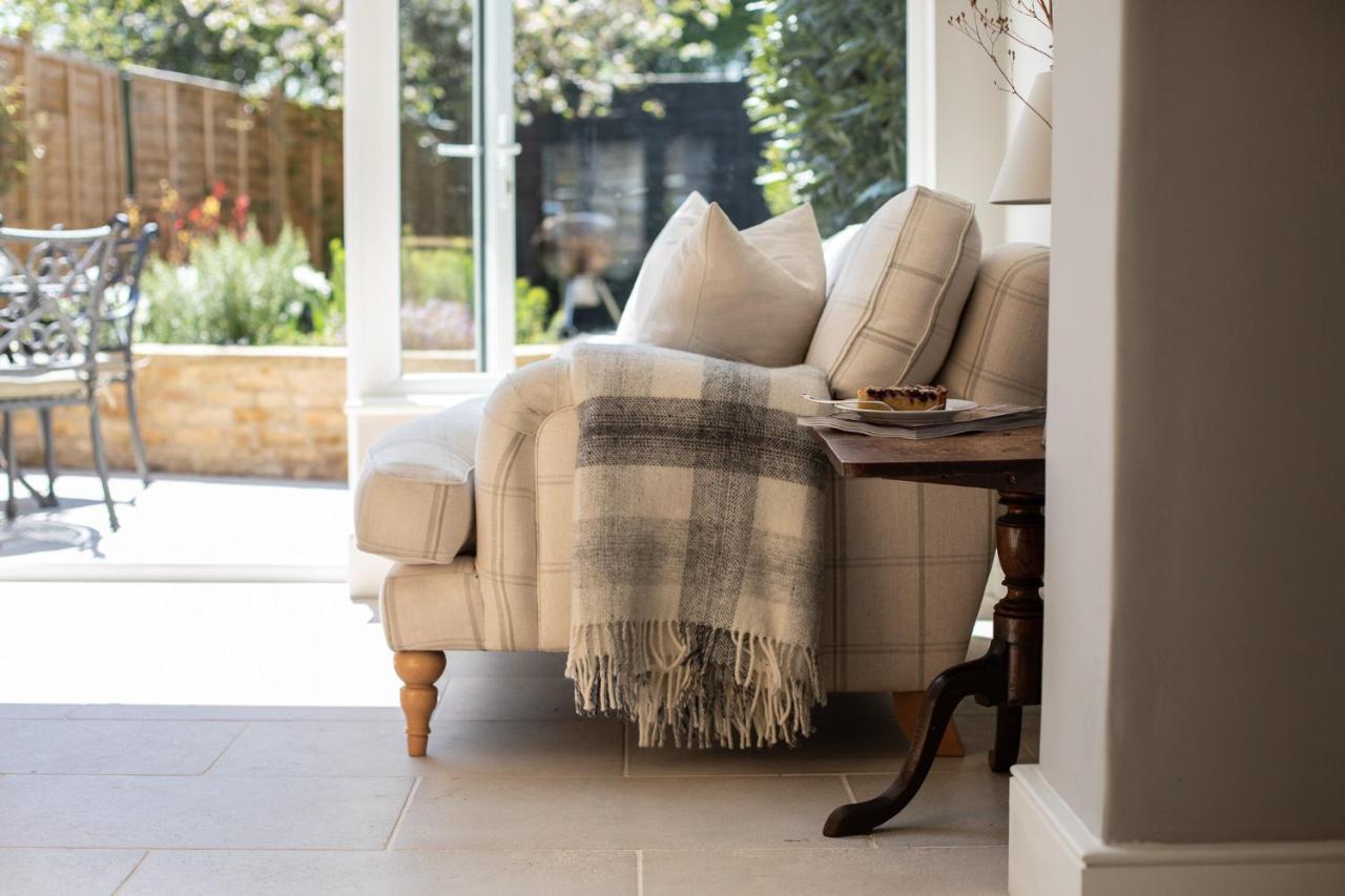 Gleneda - A Renovated, Traditional Cotswold Full Of Charm With Fireplace And Garden *