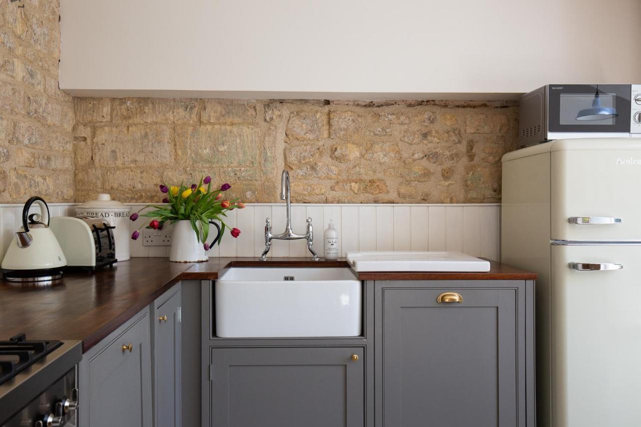 Gleneda - A Renovated, Traditional Cotswold Full Of Charm With Fireplace And Garden Holiday home *