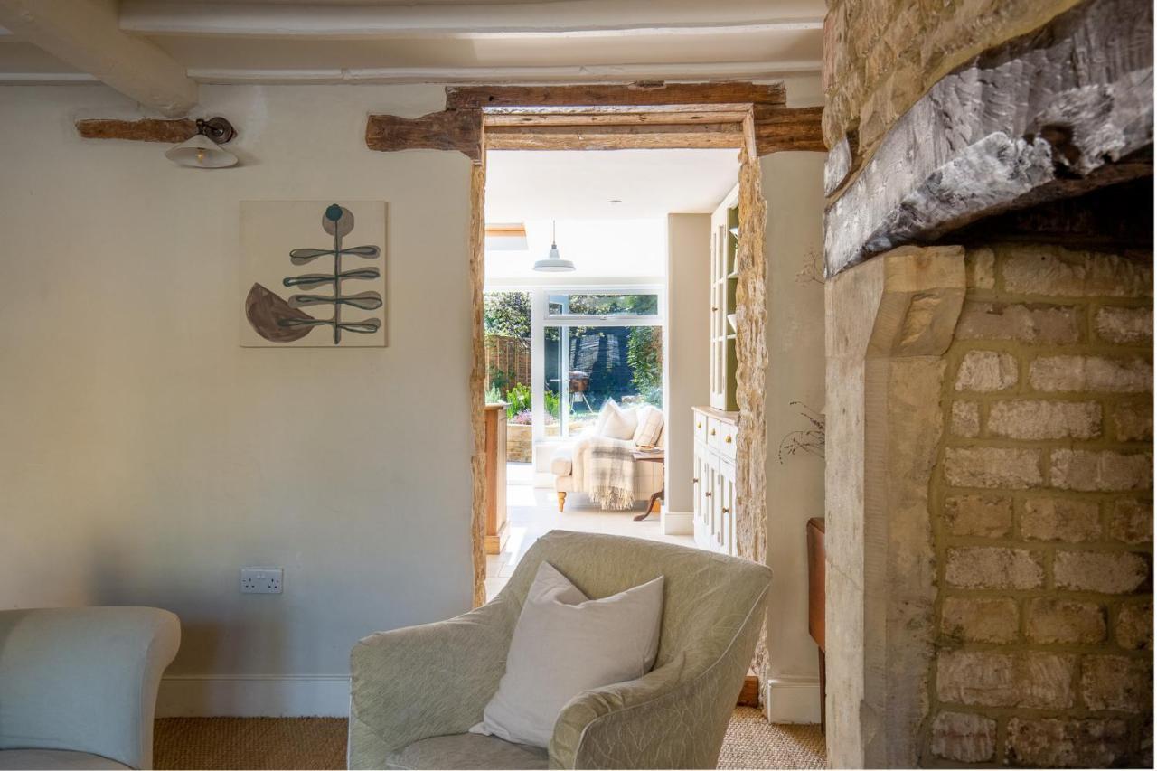 Gleneda - A Renovated, Traditional Cotswold Full Of Charm With Fireplace And Garden Holiday home