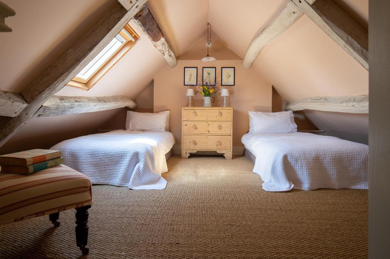 Holiday home Gleneda - A Renovated, Traditional Cotswold Full Of Charm With Fireplace And Garden Bourton on the Hill