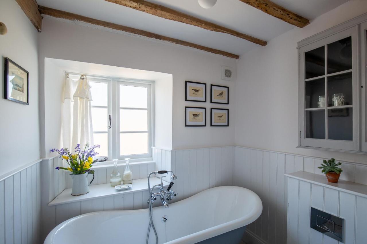 Holiday home Gleneda - A Renovated, Traditional Cotswold Full Of Charm With Fireplace And Garden Bourton on the Hill