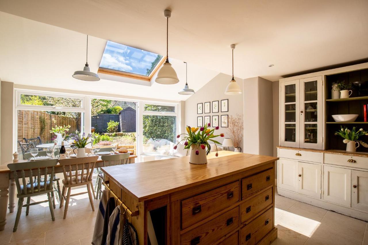Gleneda - A Renovated, Traditional Cotswold Full Of Charm With Fireplace And Garden *