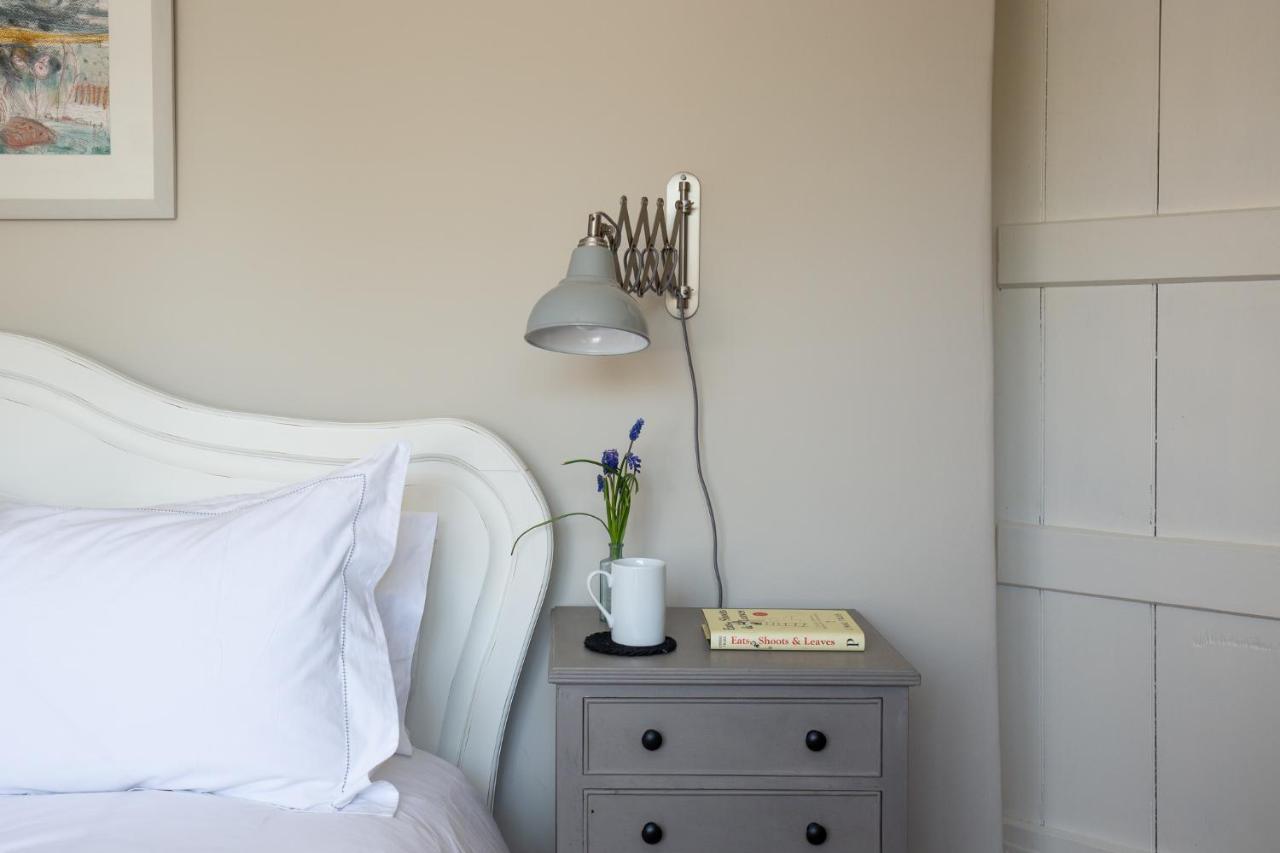 Gleneda - A Renovated, Traditional Cotswold Full Of Charm With Fireplace And Garden Holiday home *