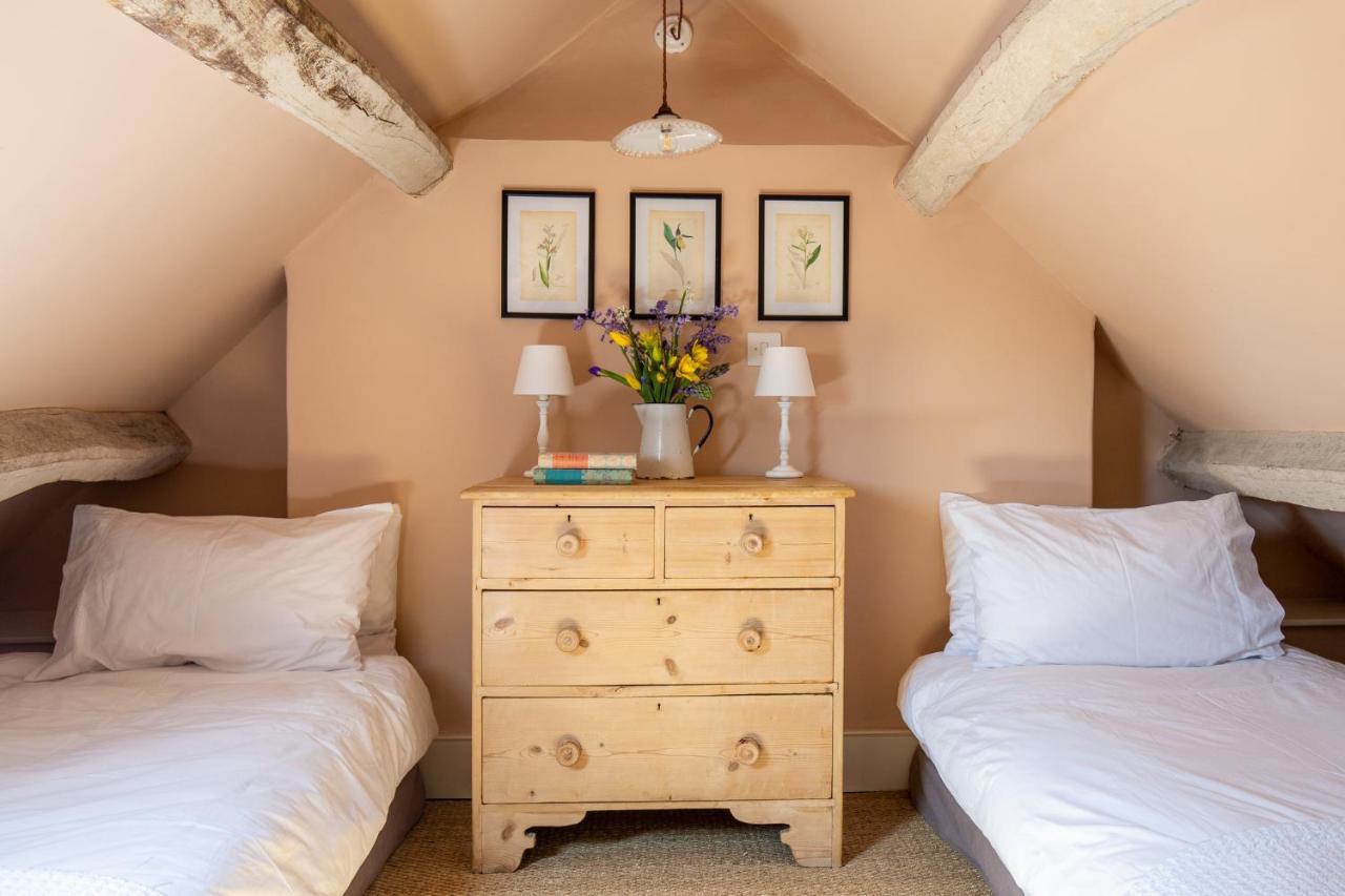Gleneda - A Renovated, Traditional Cotswold Full Of Charm With Fireplace And Garden Holiday home Bourton on the Hill