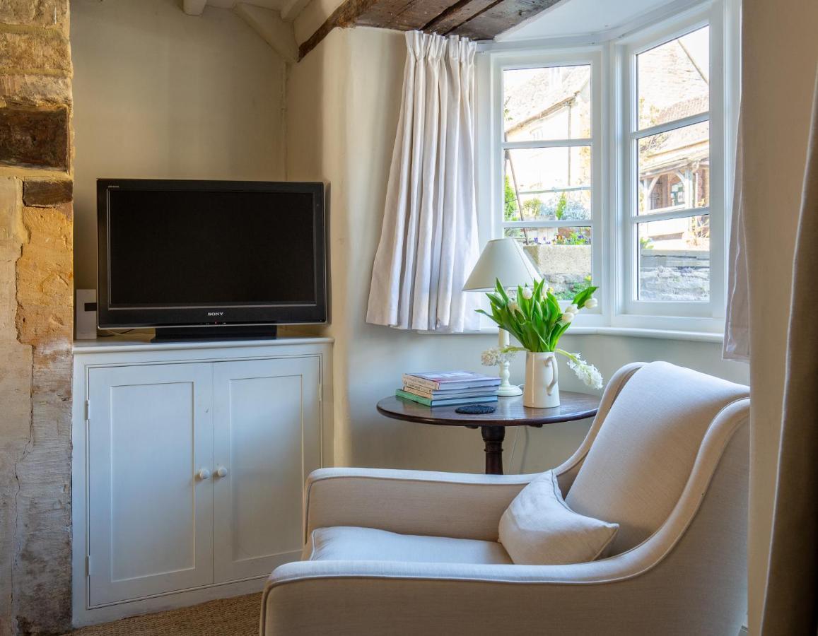 Gleneda - A Renovated, Traditional Cotswold Full Of Charm With Fireplace And Garden Holiday home