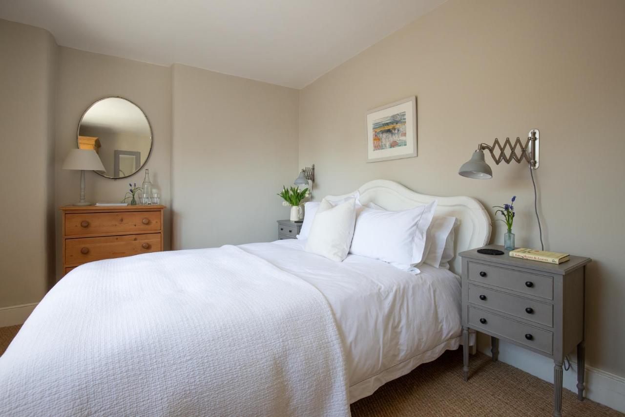 Gleneda - A Renovated, Traditional Cotswold Full Of Charm With Fireplace And Garden Holiday home *