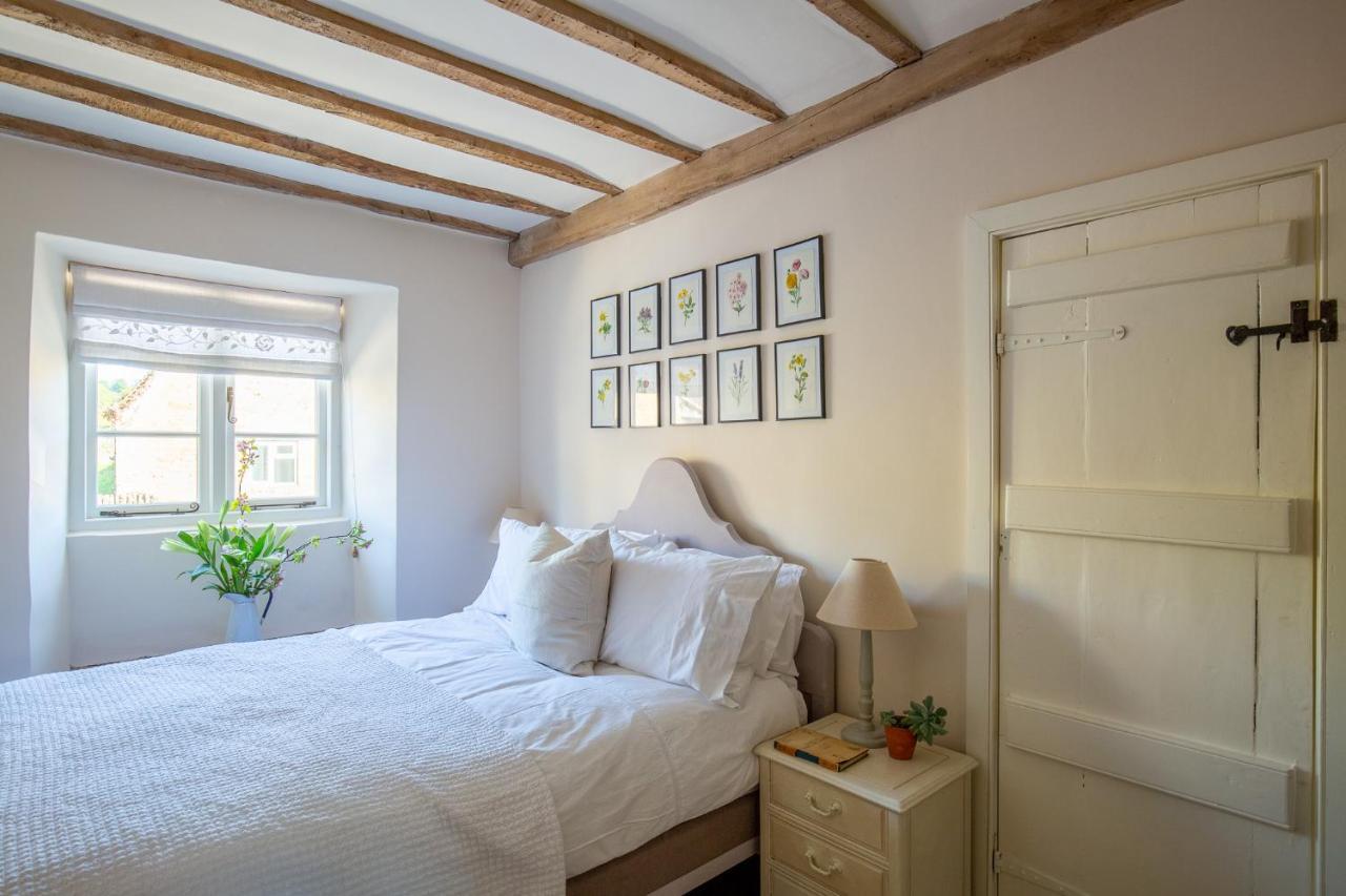 Gleneda - A Renovated, Traditional Cotswold Full Of Charm With Fireplace And Garden Holiday home Bourton on the Hill