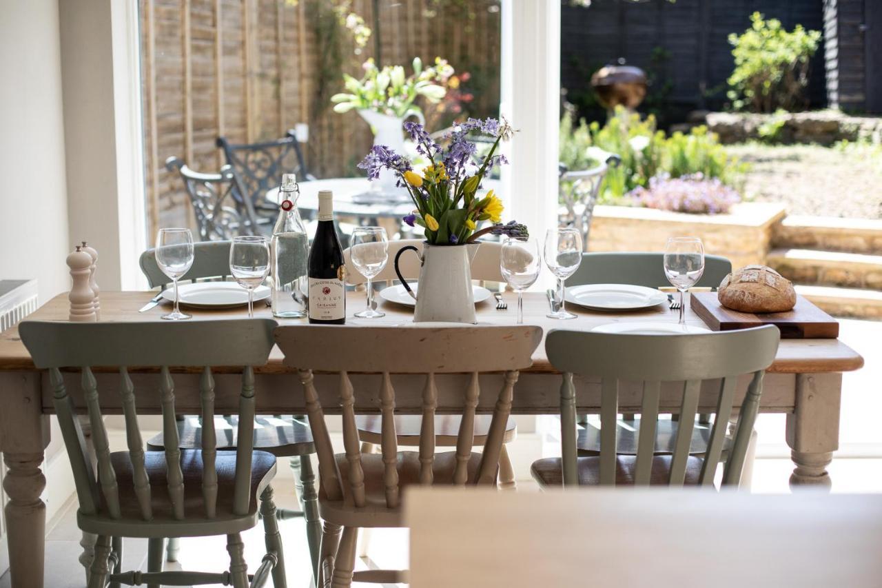 Gleneda - A Renovated, Traditional Cotswold Full Of Charm With Fireplace And Garden Bourton on the Hill